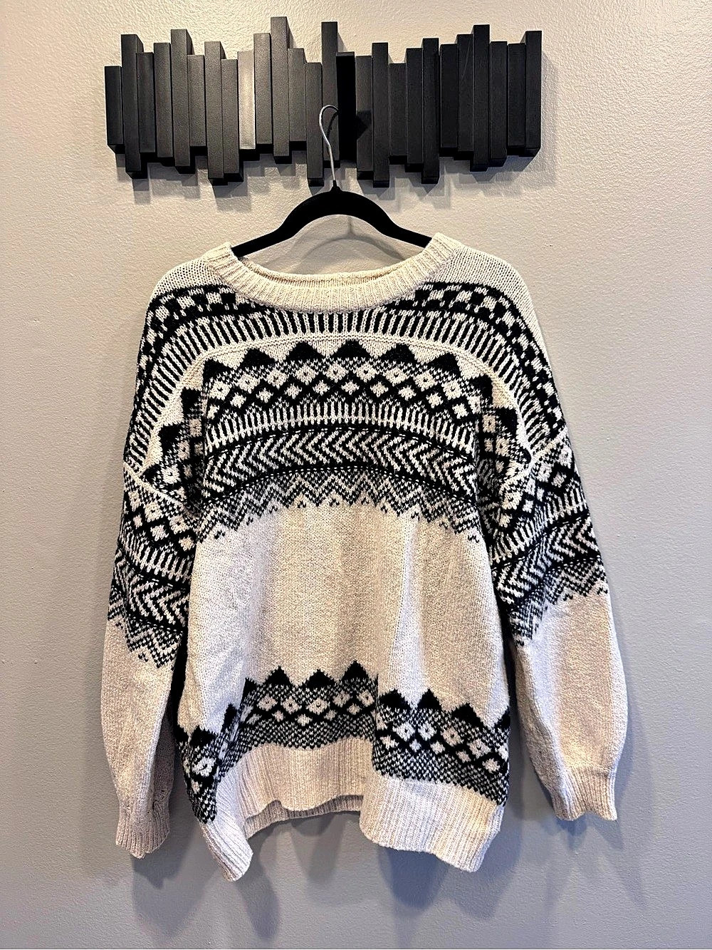American Eagle Jegging Fit Geometric Knit Sweater in White & Black Size Small